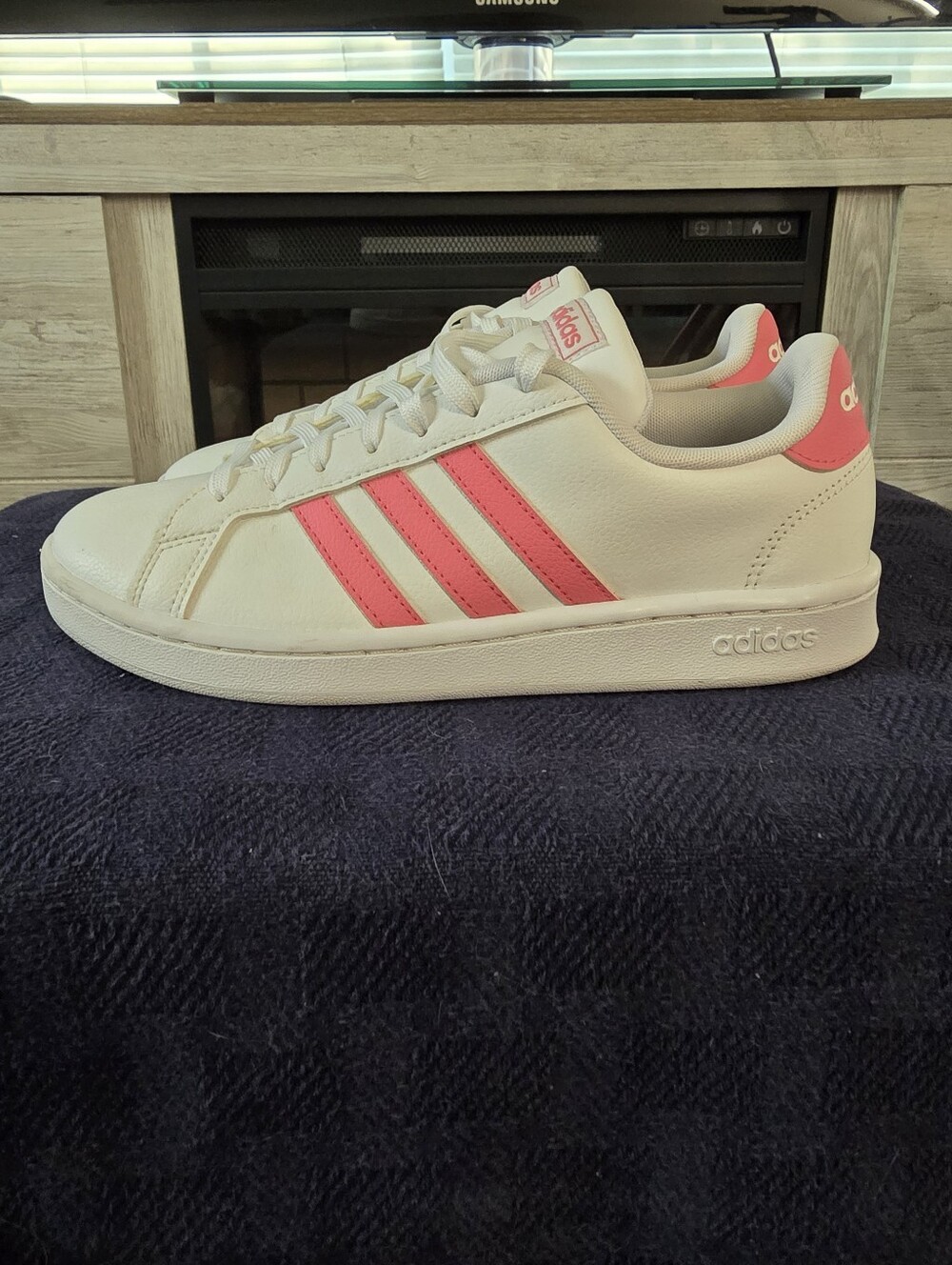Adidas Grand Court Women’s Size 8 White Hot Pink Sneakers GZ8186 w/ Box